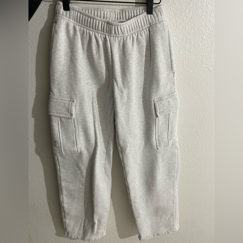 Aritzia Heather Cloud White Sweatfleece Mega Cargo Sweatpants